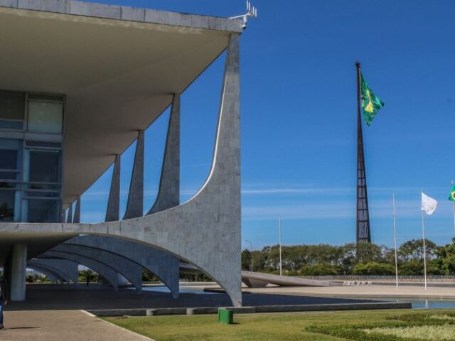 Frente Nacional de Prefeitos entrega carta a presidenciáveis