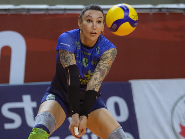 Tifanny obtém liminar e jogará Superliga; CBV pode recorrer