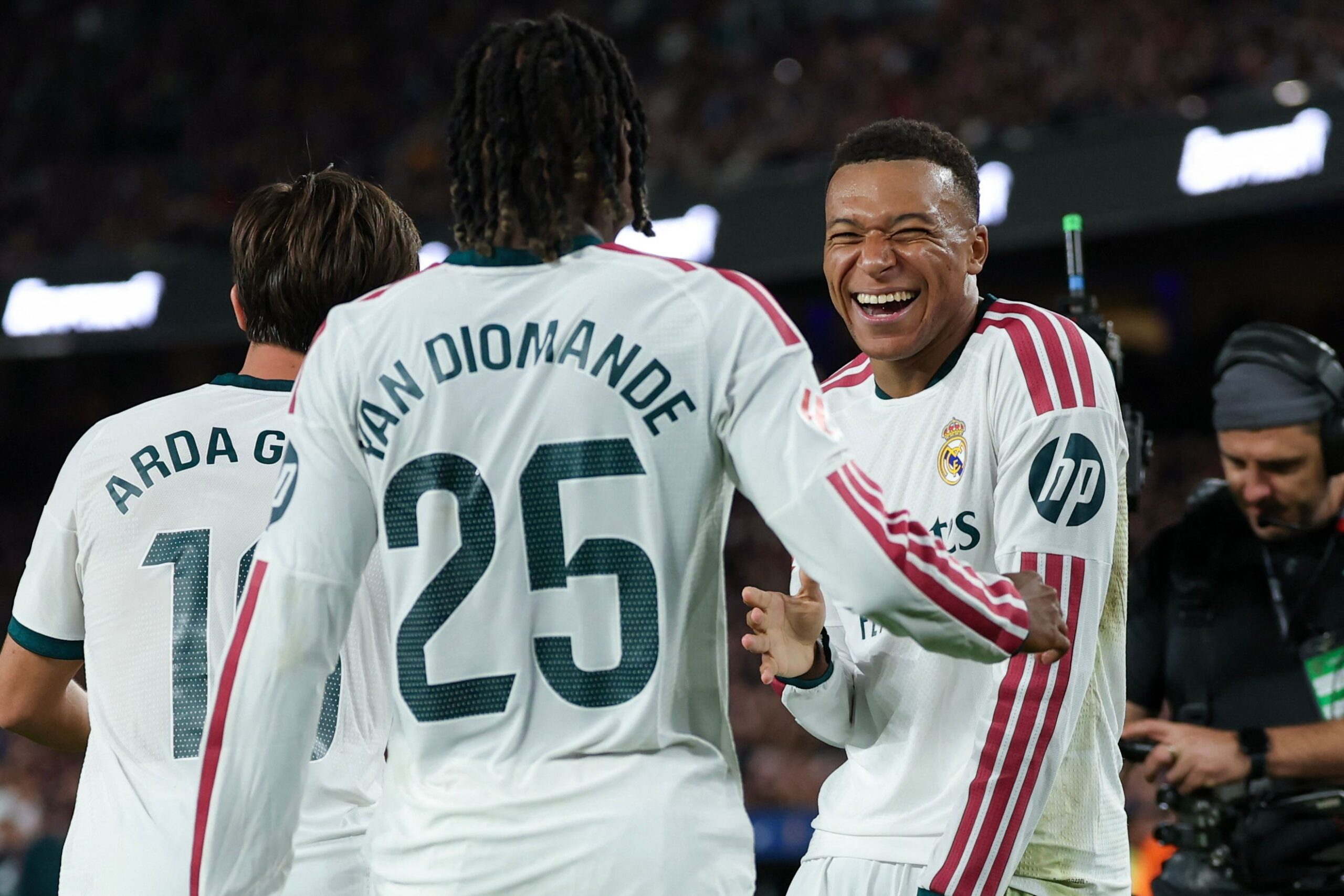 Mbappé brilha, Real Madrid vence Barcelona no clássico