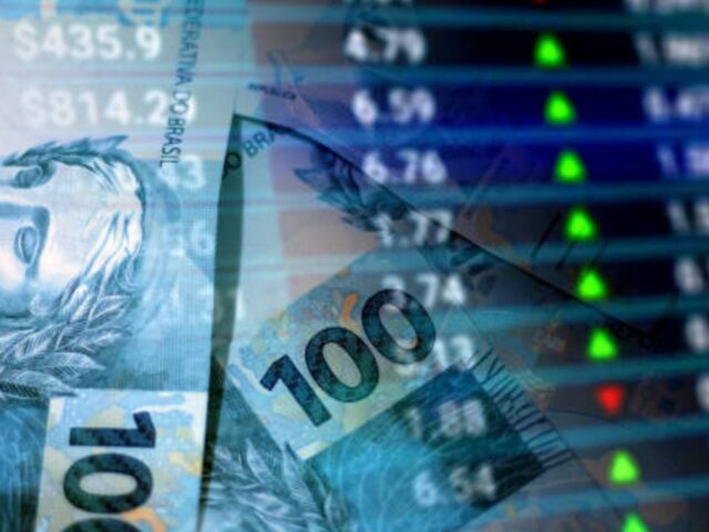 Ibovespa acelera e fecha acima de 190 mil pontos