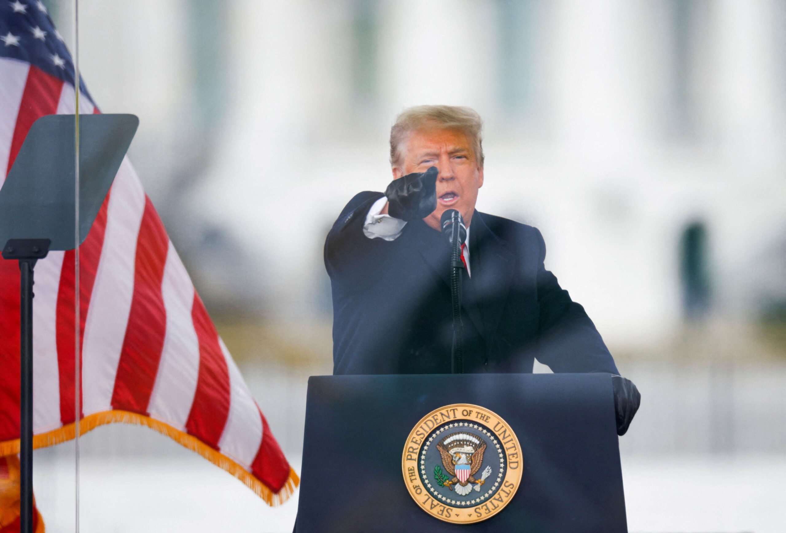 Trump oferece US$ 1 milhão por denúncia de fraude eleitoral
