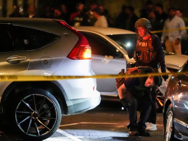 ICE atira e fere homem em carro com criança em Nova York