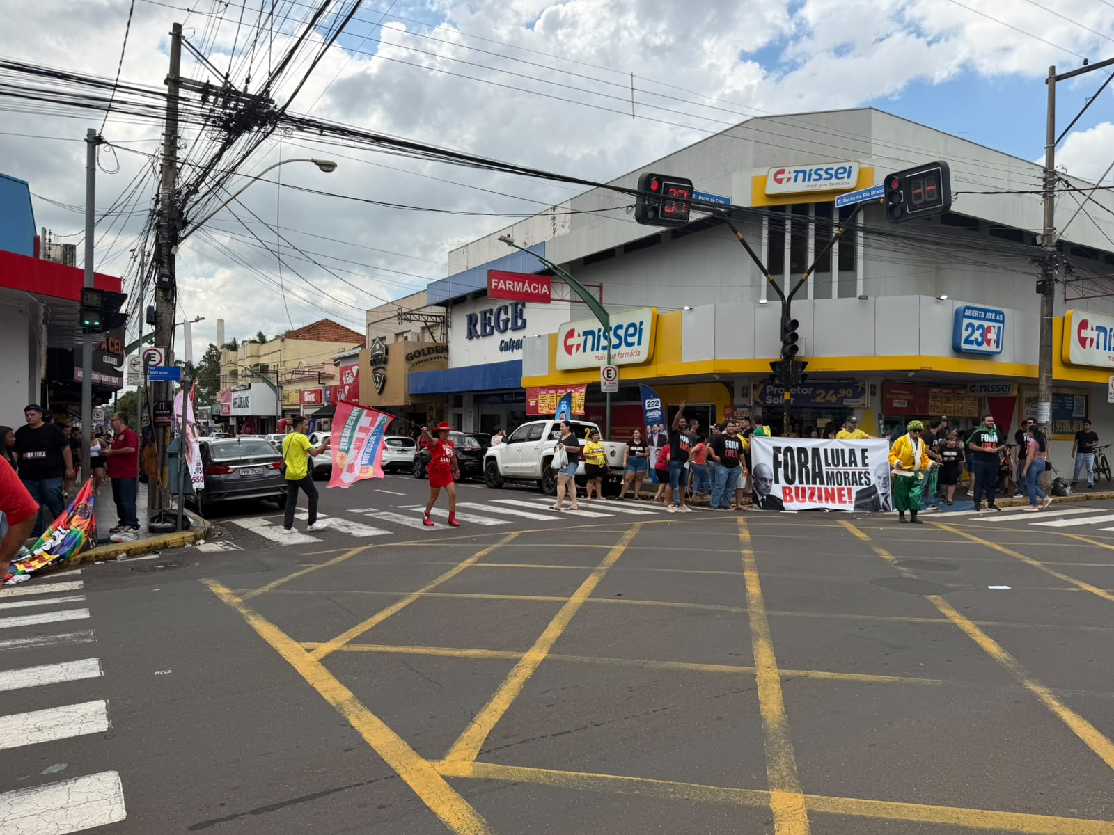 Birigui viveu um sábado marcado por carreatas, manifestações de apoiadores, movimentação partidária e preparação das urnas para o primeiro turno das Eleições 2026