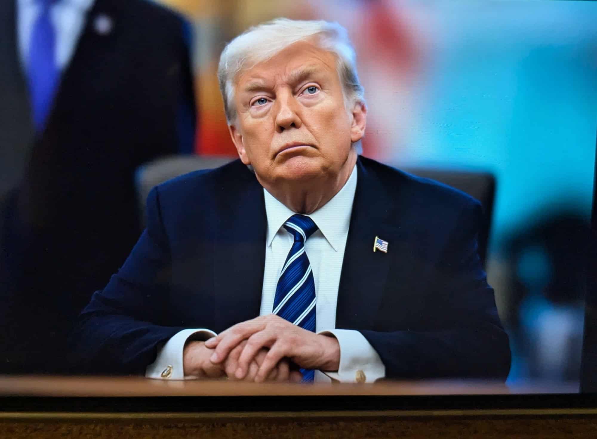 Trump anuncia força de superinteligência para IA nos EUA