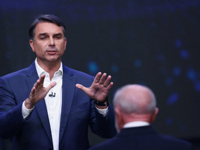 Flávio Bolsonaro tem 50,7% e Lula 49,3% em pesquisa Veritá