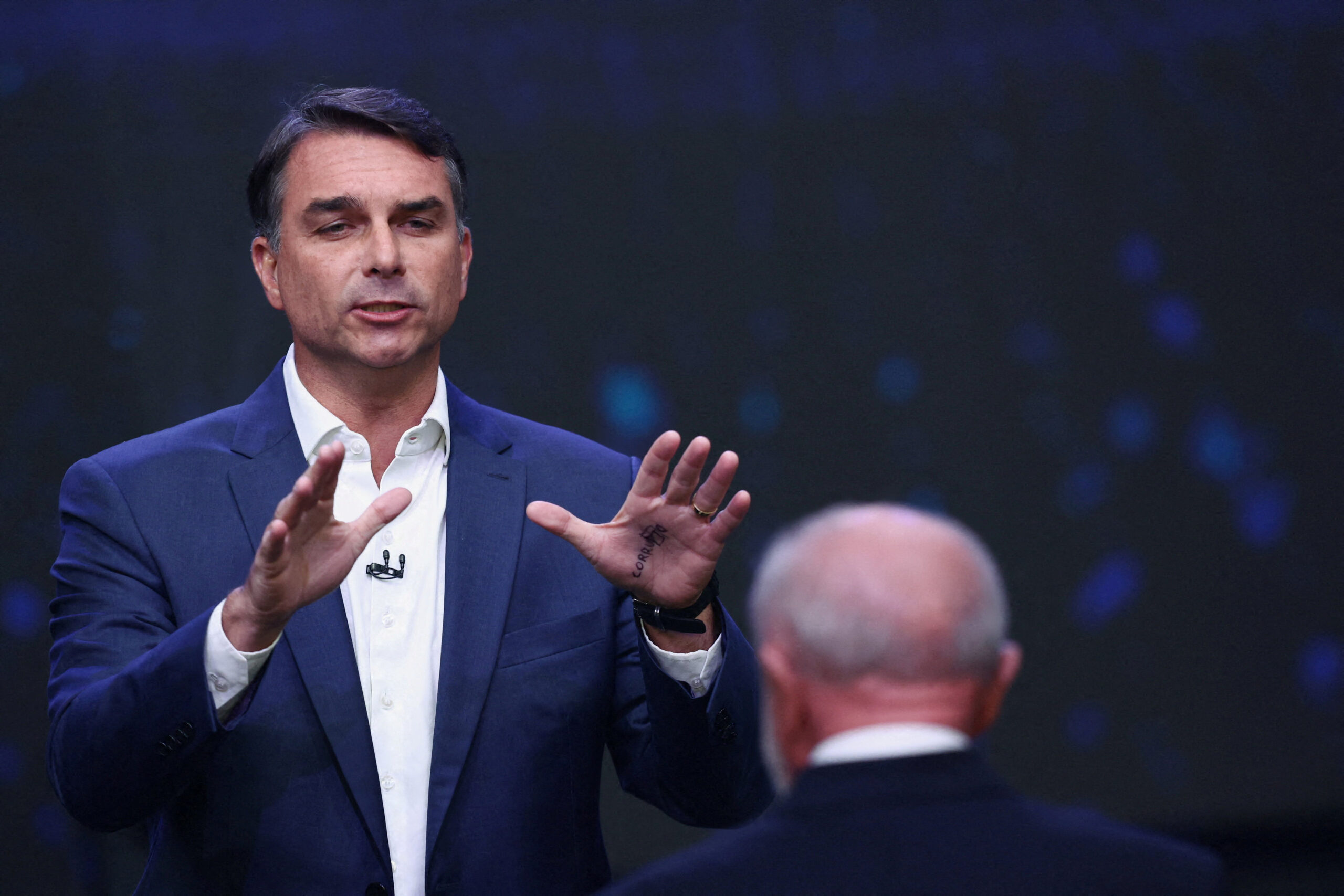 Flávio Bolsonaro tem 50,7% e Lula 49,3% em pesquisa Veritá