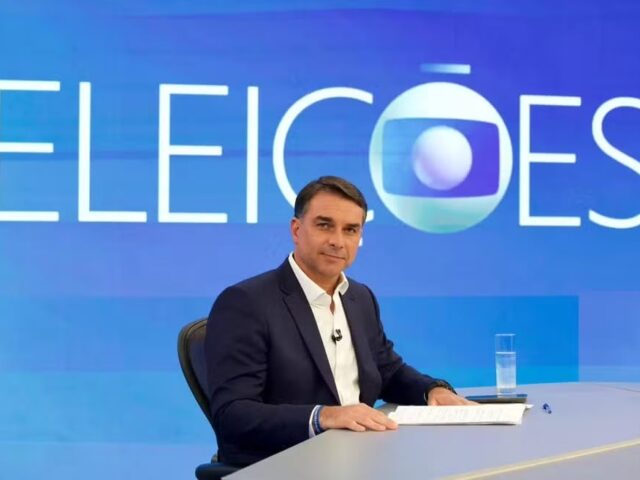 Flávio promete fim da reeleição e nega cortes