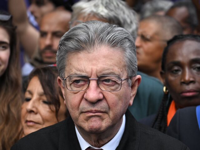 Mélenchon é acusado de incentivar protestos violentos na França
