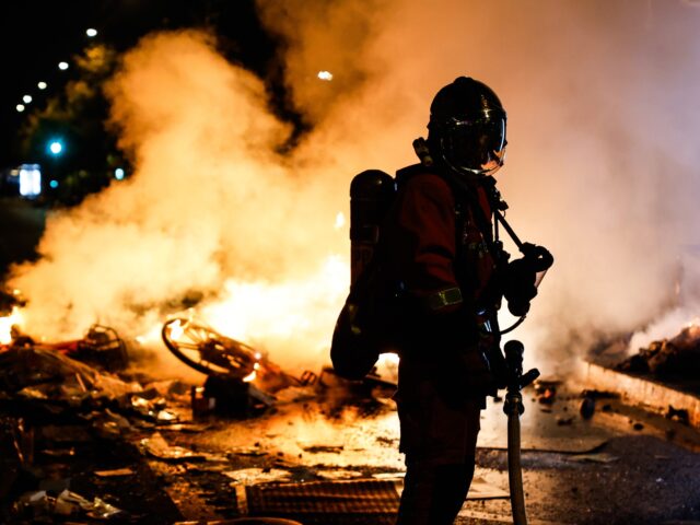 Protestos de estudantes na França terminam em violência e prisões