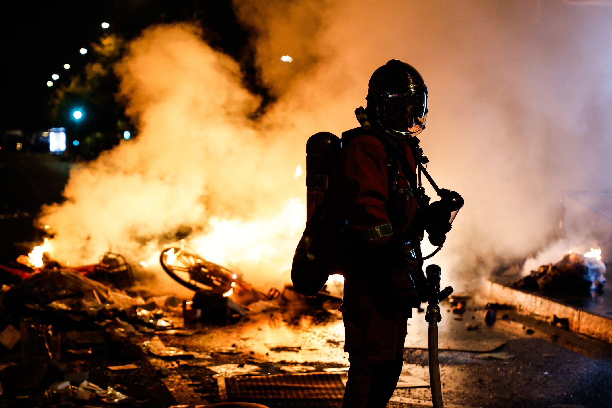 Protestos de estudantes na França terminam em violência e prisões