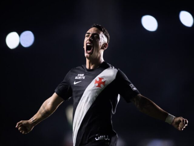 Marino brilha e Vasco vira sobre Corinthians por 3 a 2