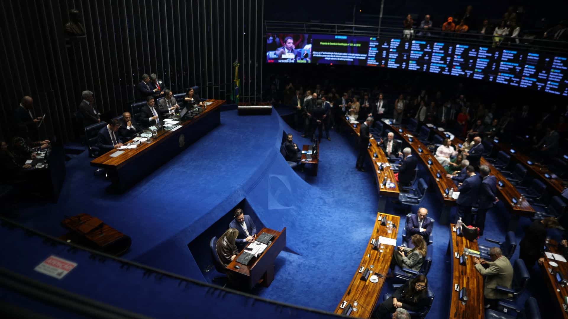 Senado aprova fim da escala 6x1 por 75 votos a 1
