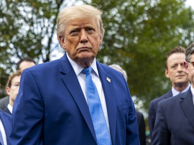 Trump evita apoio explícito a Flávio Bolsonaro no 2º turno