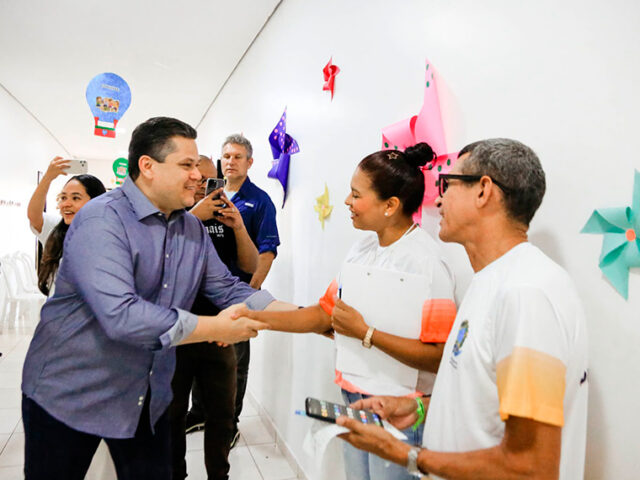 Davi Alcolumbre vota no Amapá e pede paz e respeito